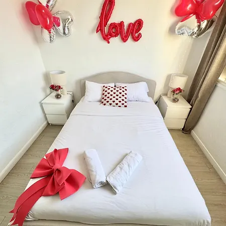 & Cosy T2 Near Airport Apartment *